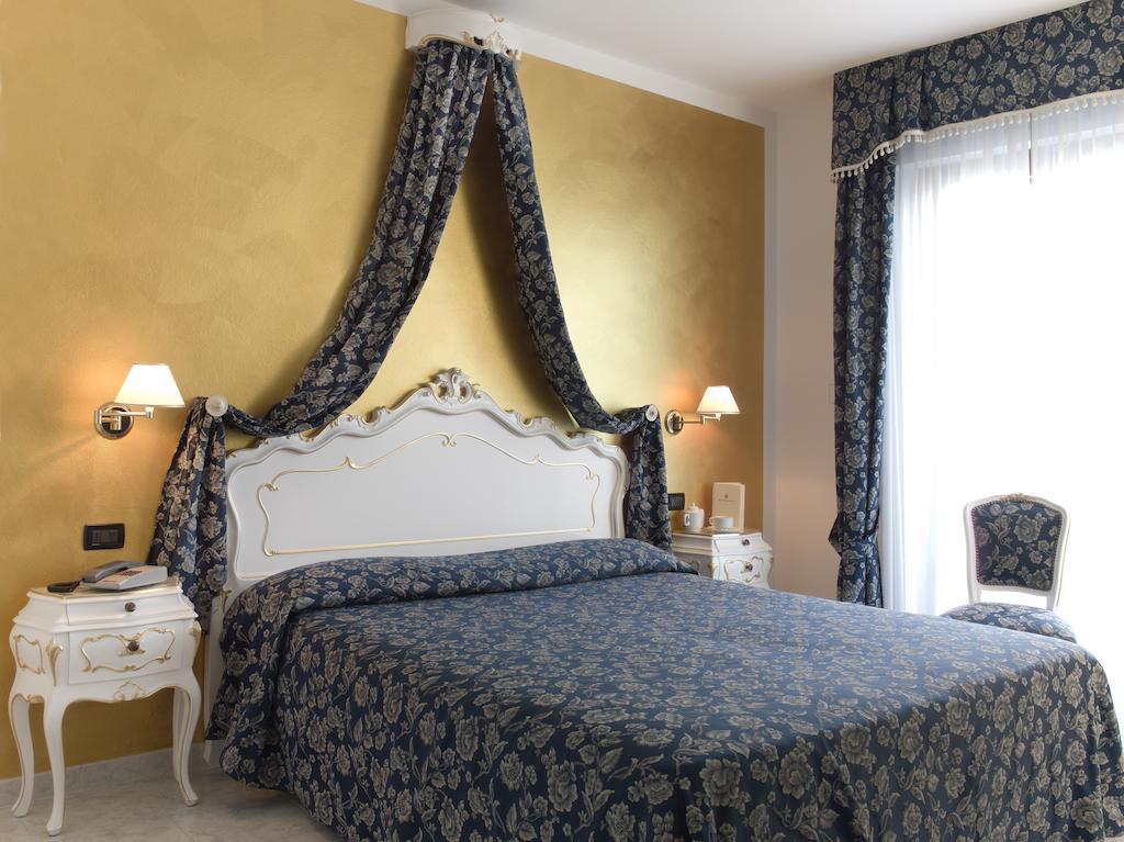 Superior Double or Twin Room Lake View