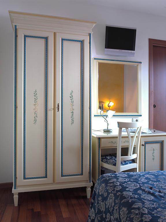 Superior Double or Twin Room Lake View