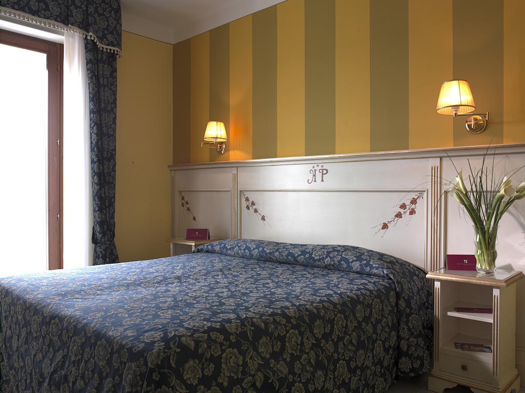 Standard Double or Twin Room Lake View
